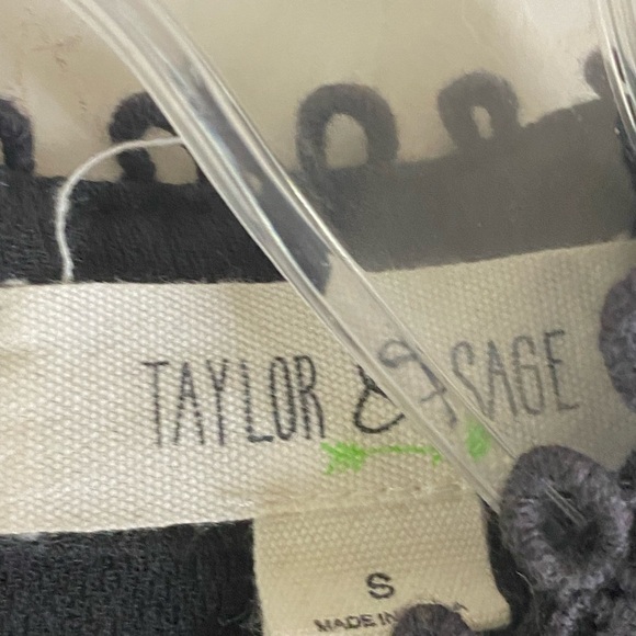 Taylor & Sage Top Size Small - Picture 7 of 7
